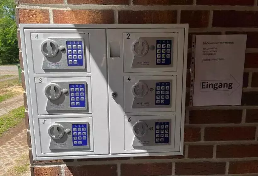 ホテル Gästezimmer Zum Krug Im Grünen Kranze