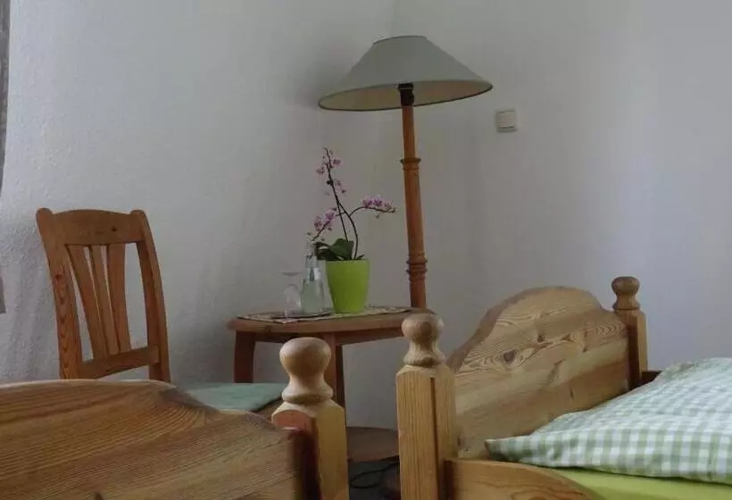 ホテル Gästezimmer Zum Krug Im Grünen Kranze