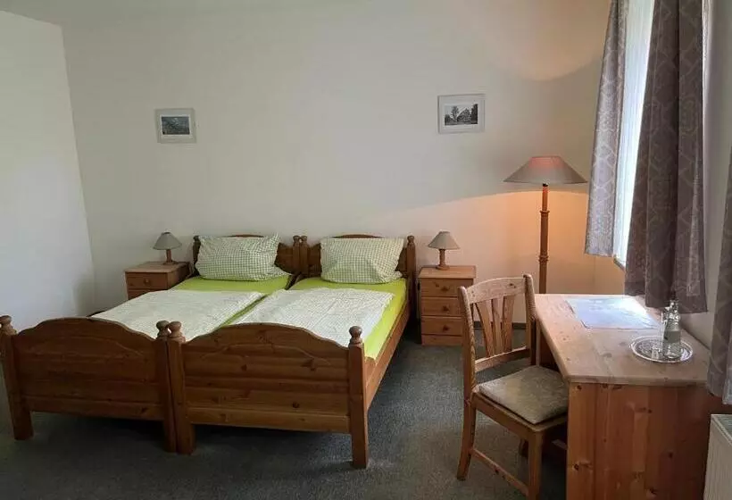 ホテル Gästezimmer Zum Krug Im Grünen Kranze