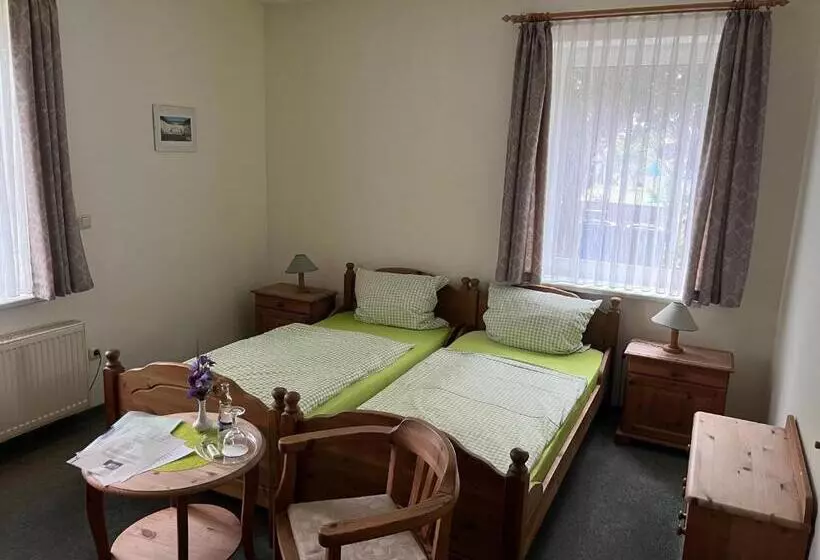 ホテル Gästezimmer Zum Krug Im Grünen Kranze