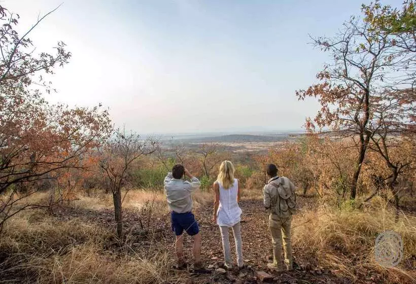 בית מלון כפרי Kirawira Serena Camp