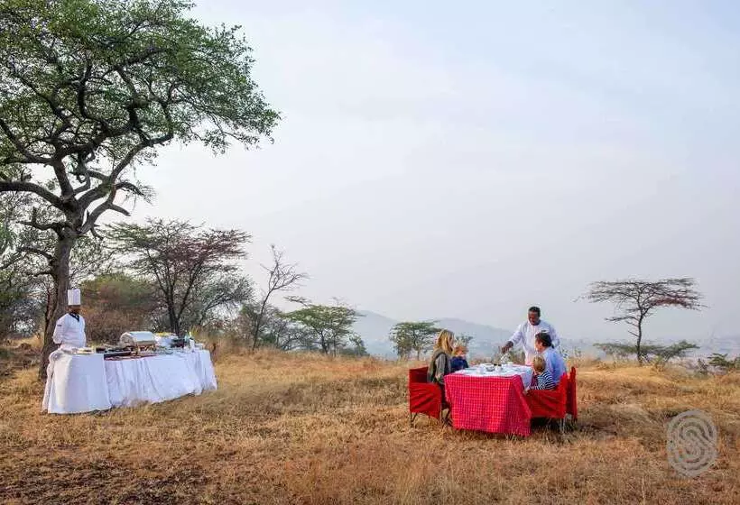 בית מלון כפרי Kirawira Serena Camp