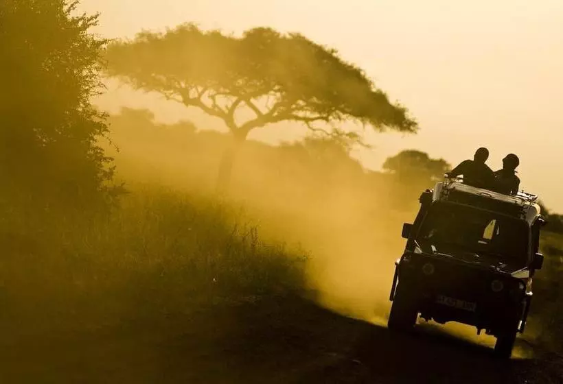 בית מלון כפרי Kirawira Serena Camp