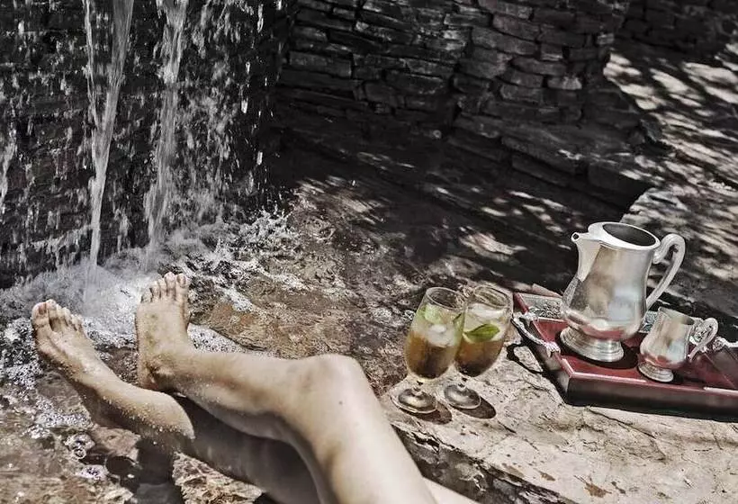 בית מלון כפרי Kirawira Serena Camp