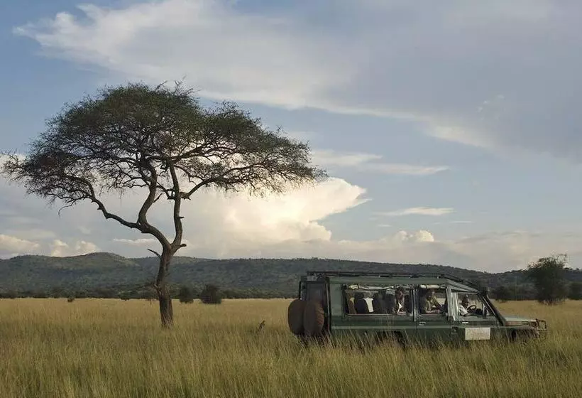 בית מלון כפרי Kirawira Serena Camp