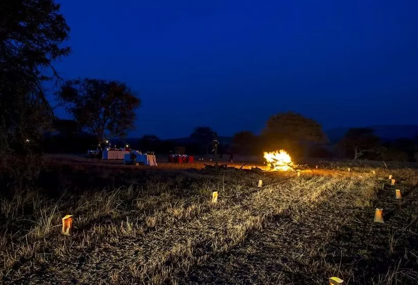 בית מלון כפרי Kirawira Serena Camp