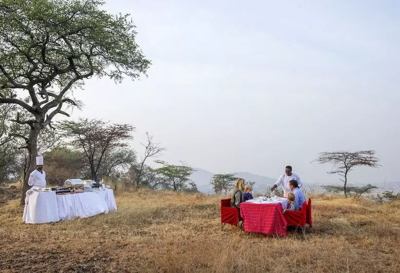 בית מלון כפרי Kirawira Serena Camp