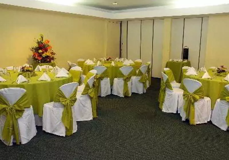 בית מלון כפרי Millennium Plaza Serviced Residences 