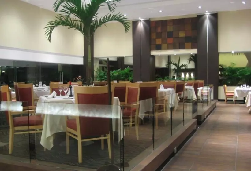 هتل Royal Pedregal