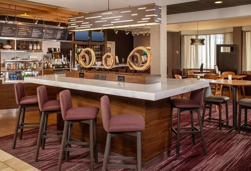 هتل Sonesta Select Newark Christiana Mall