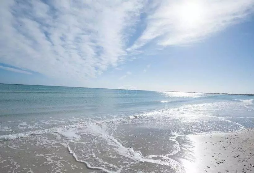 هتل Thapsus Beach Resort