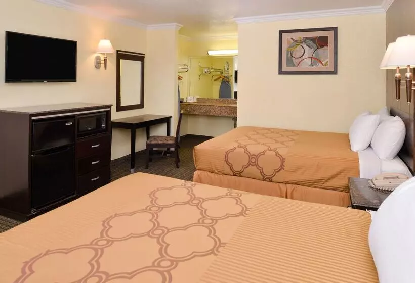 בית מלון כפרי Americas Best Value Inn Rialto