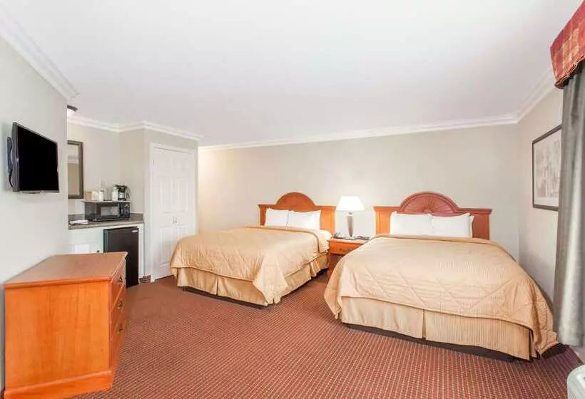 ホテル Days Inn By Wyndham Carlsbad