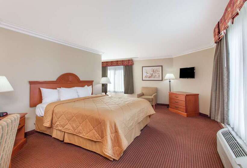 هتل Days Inn By Wyndham Carlsbad