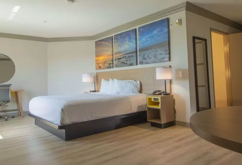 ホテル Days Inn By Wyndham Carlsbad