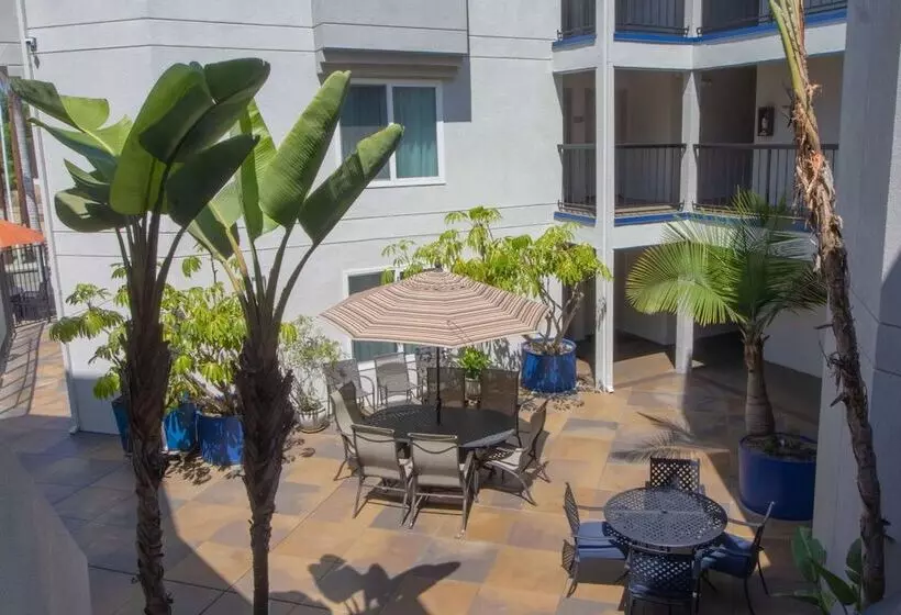 ホテル Days Inn By Wyndham Carlsbad