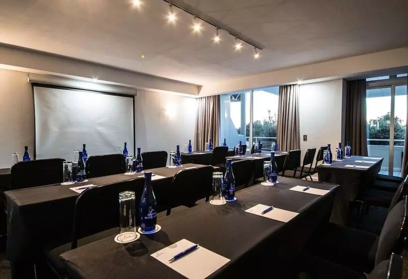 בית מלון כפרי Dolphin Beach