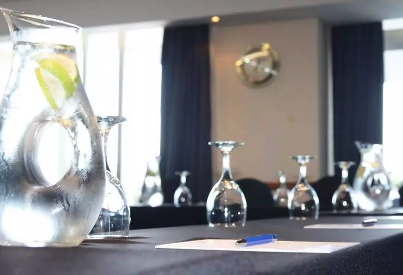 בית מלון כפרי Dolphin Beach