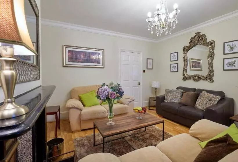 בית מלון כפרי Easington Guest House