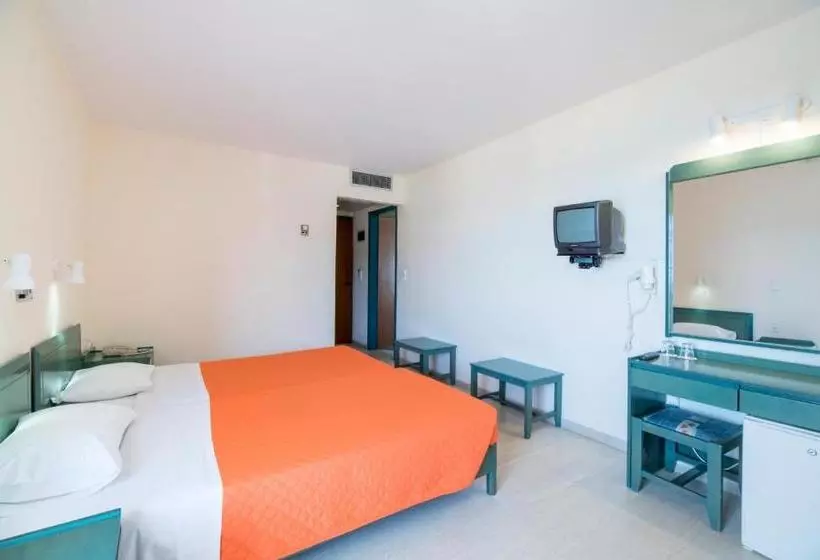 Отель Evelyn Beach