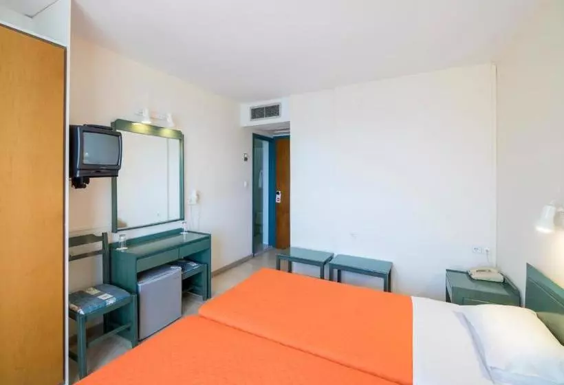 Отель Evelyn Beach