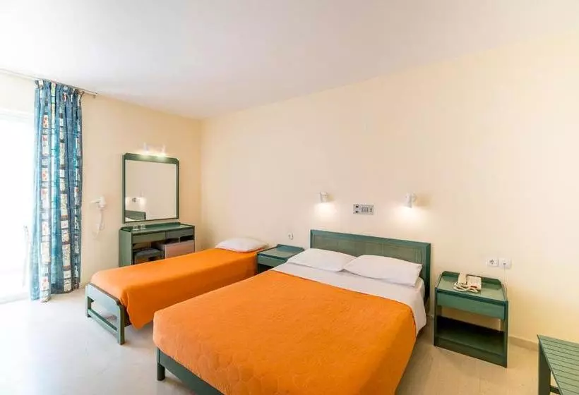 Отель Evelyn Beach