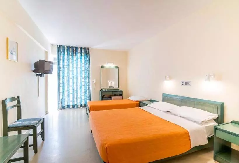 Отель Evelyn Beach