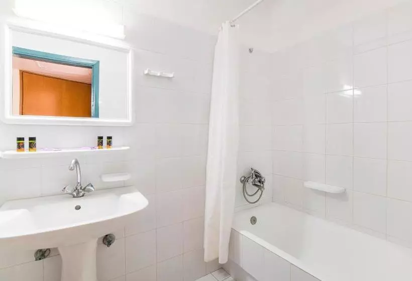 Отель Evelyn Beach