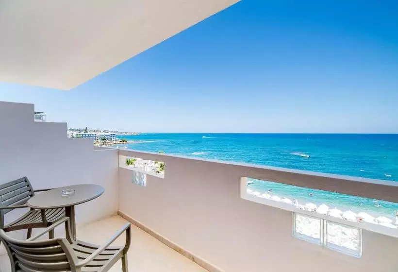 Отель Evelyn Beach