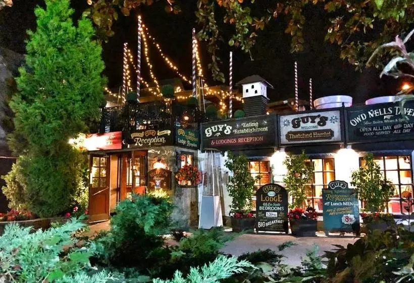 בית מלון כפרי Guy's Thatched Hamlet