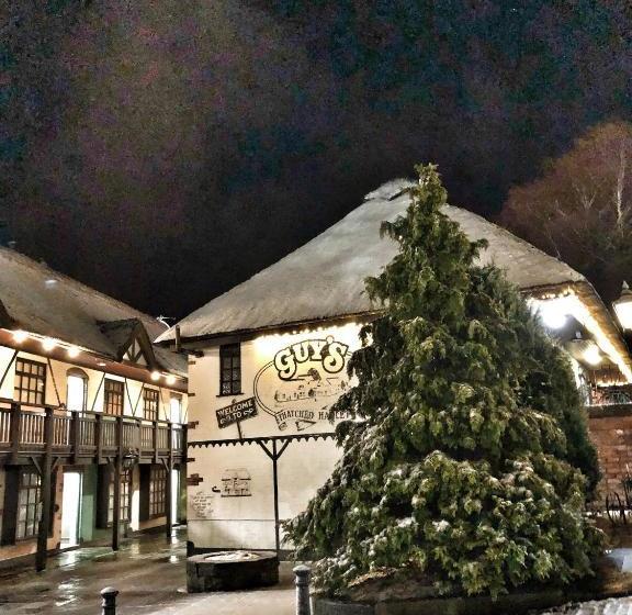 Hotel Guy's Thatched Hamlet