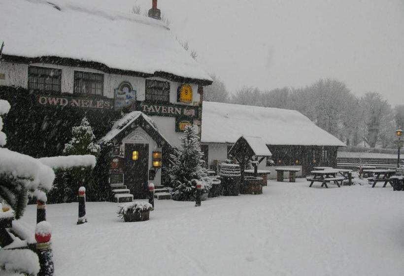 Hotel Guy's Thatched Hamlet