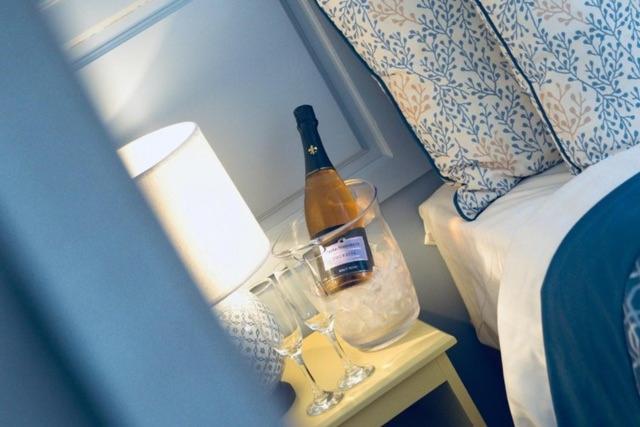 Hotel Guy's Thatched Hamlet