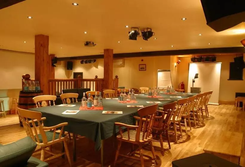 בית מלון כפרי Guy's Thatched Hamlet