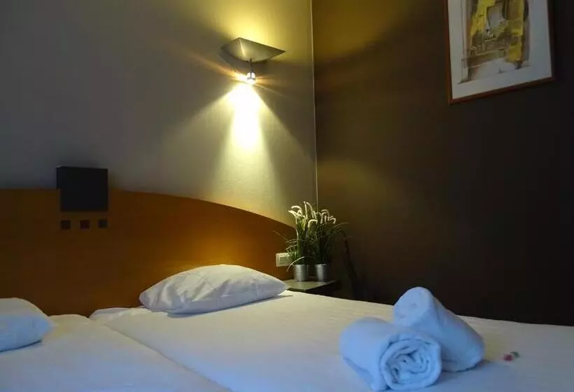 酒店 Sleep & Go Brussels Expo