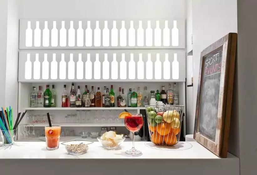 בית מלון כפרי White