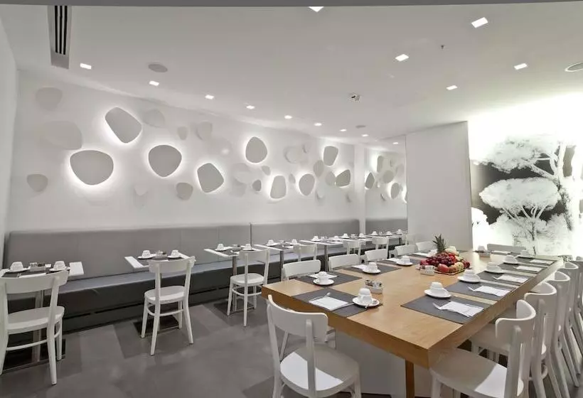 בית מלון כפרי White