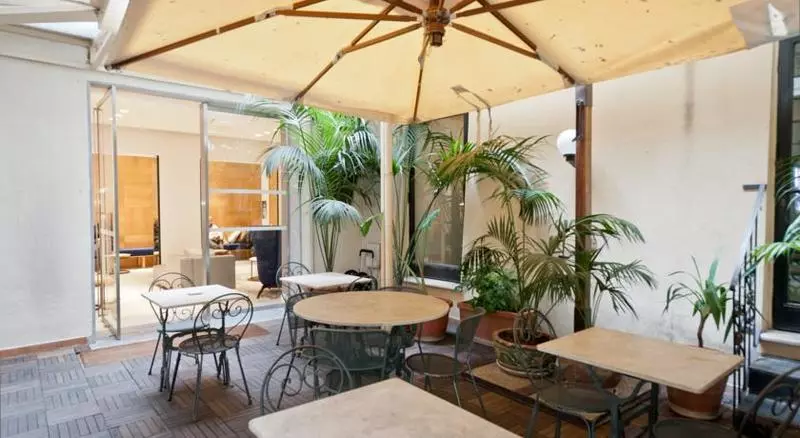 בית מלון כפרי White