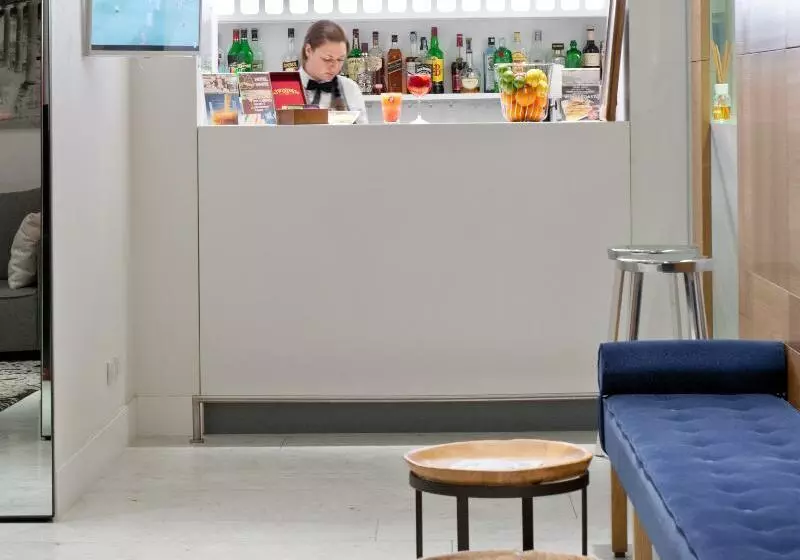 בית מלון כפרי White