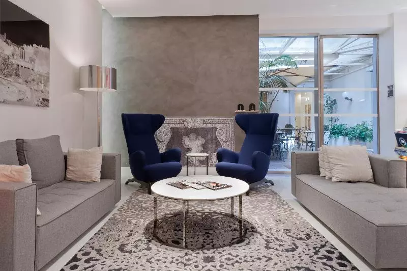 בית מלון כפרי White