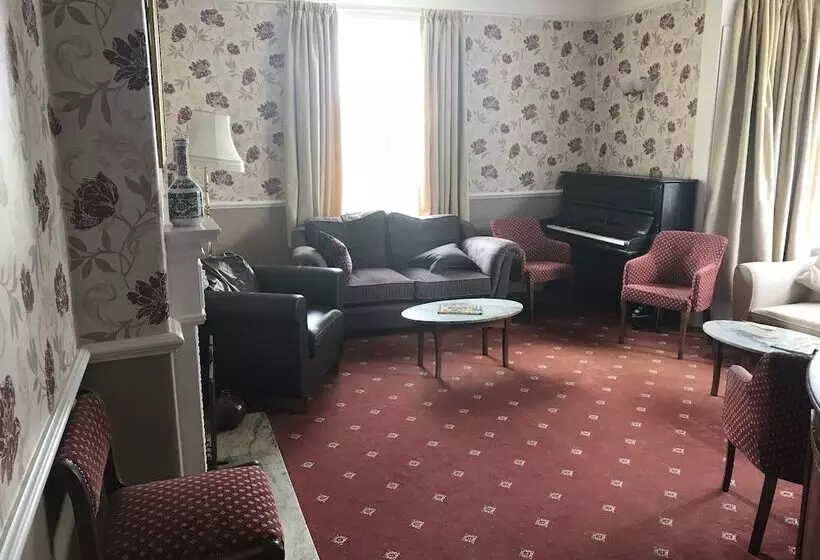 ホテル Winston Manor