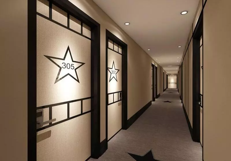 Hotelli 81 Premier Hollywood