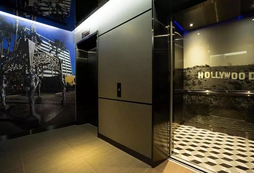 Hotelli 81 Premier Hollywood