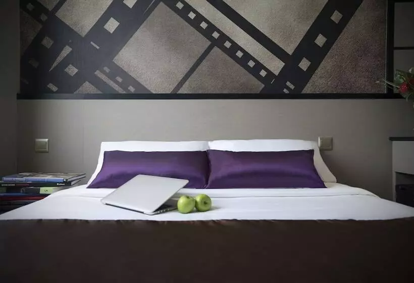 Hotelli 81 Premier Hollywood