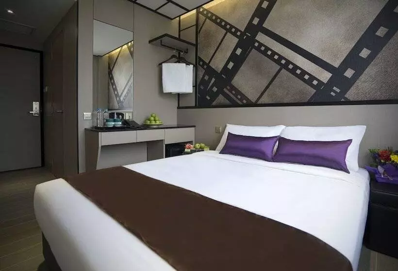 Hotelli 81 Premier Hollywood