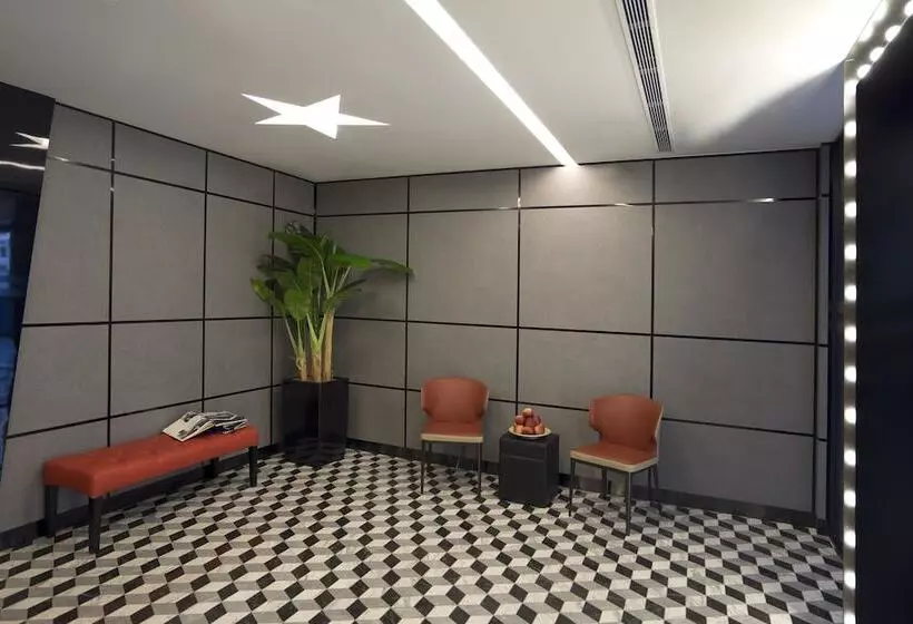 Hotelli 81 Premier Hollywood