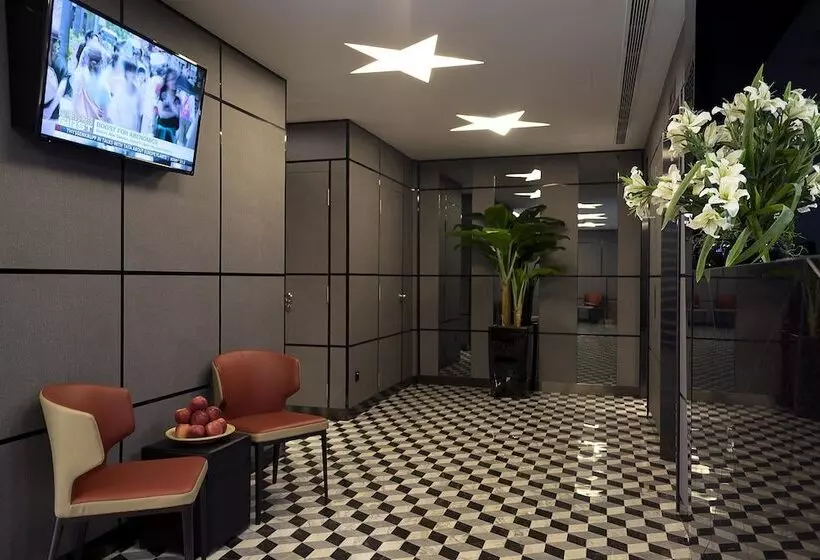 Hotelli 81 Premier Hollywood