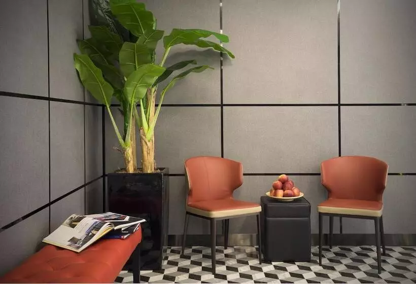 Hotelli 81 Premier Hollywood