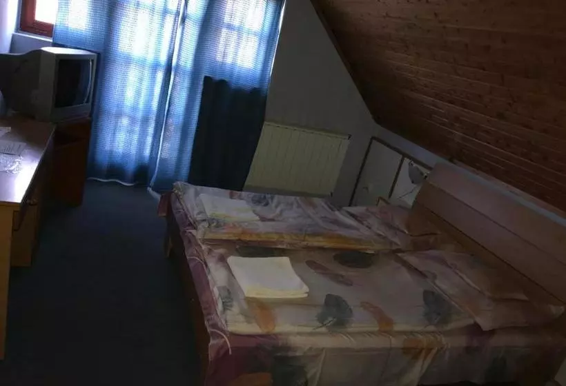 Отель Gösser Club Panzió