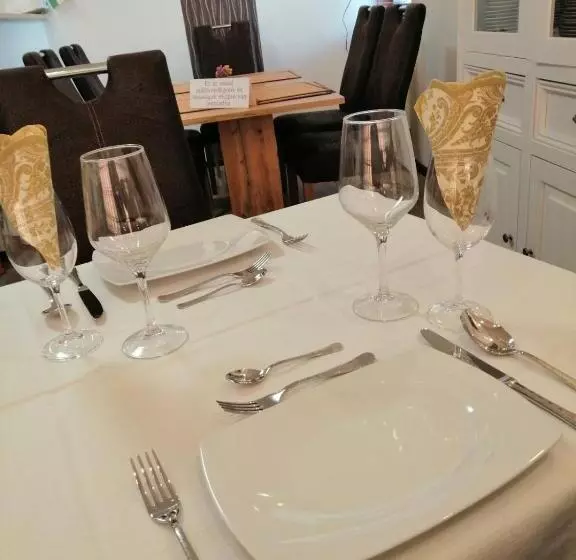 هتل Horváth Fogadó Panzió